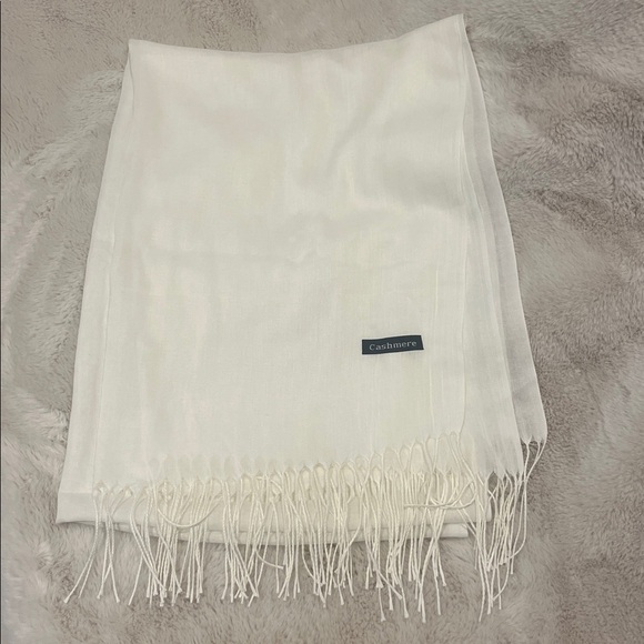 CASHMERE Elegant White Shawl Wrap - Picture 2 of 6
